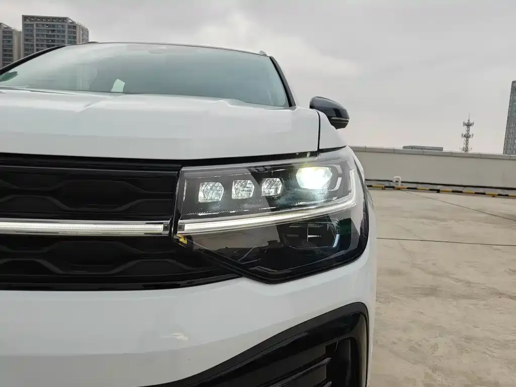 Volkswagen Tharu 2024 из CN, фото 10