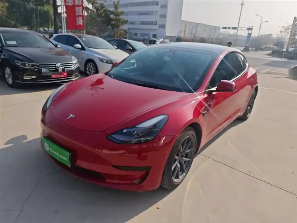 Tesla Model 3 — фото 1
