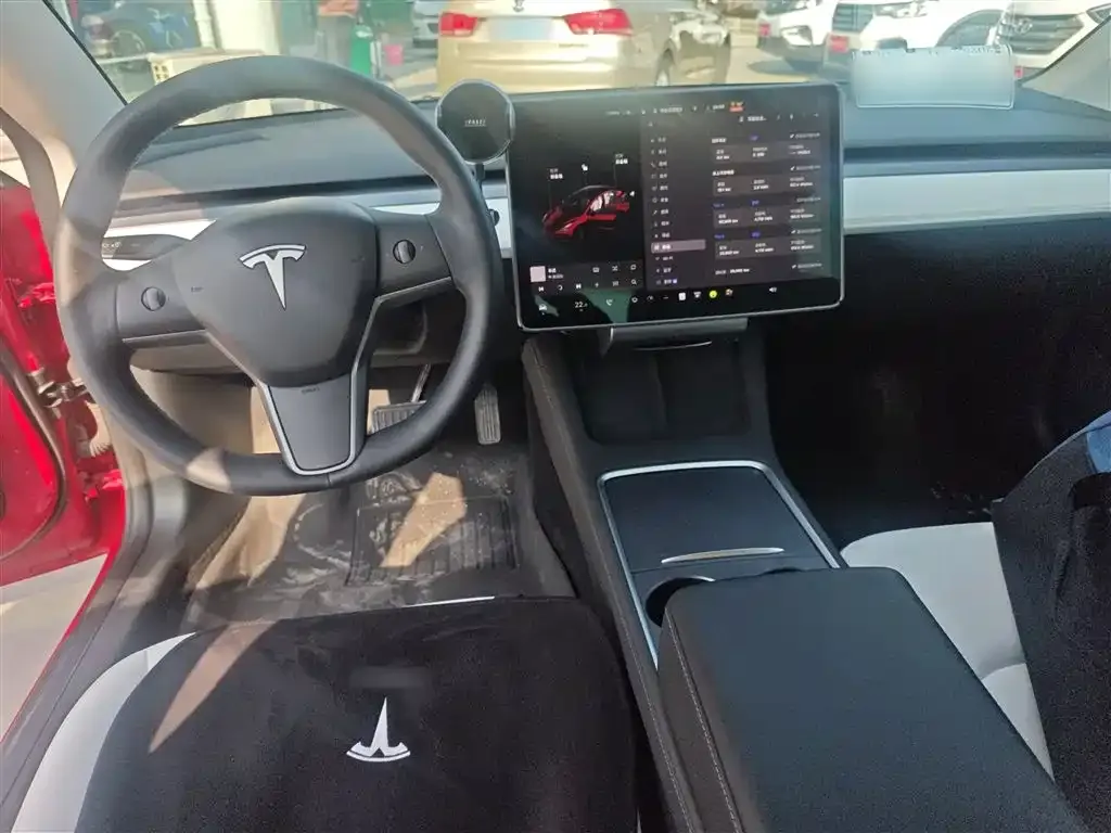 Tesla Model 3 — фото 10