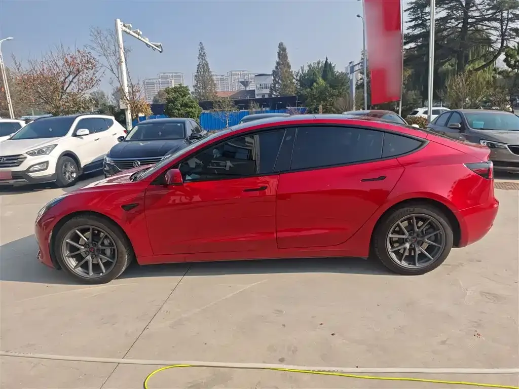 Tesla Model 3 — фото 5