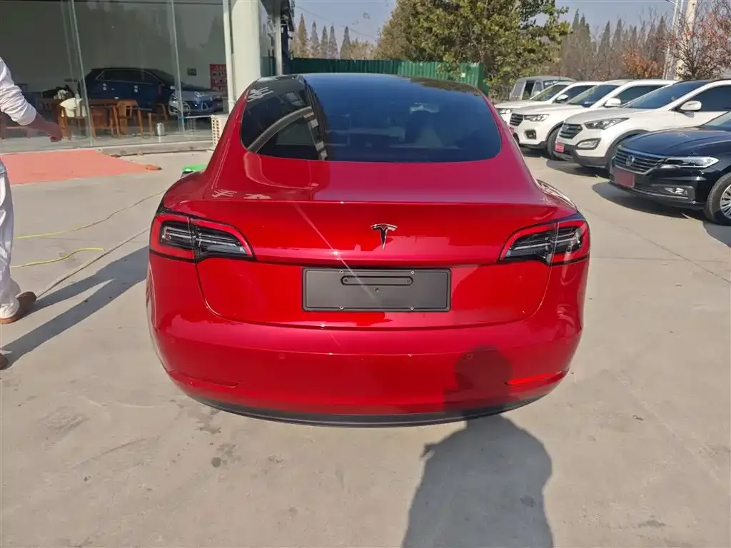 Tesla Model 3 — фото 6
