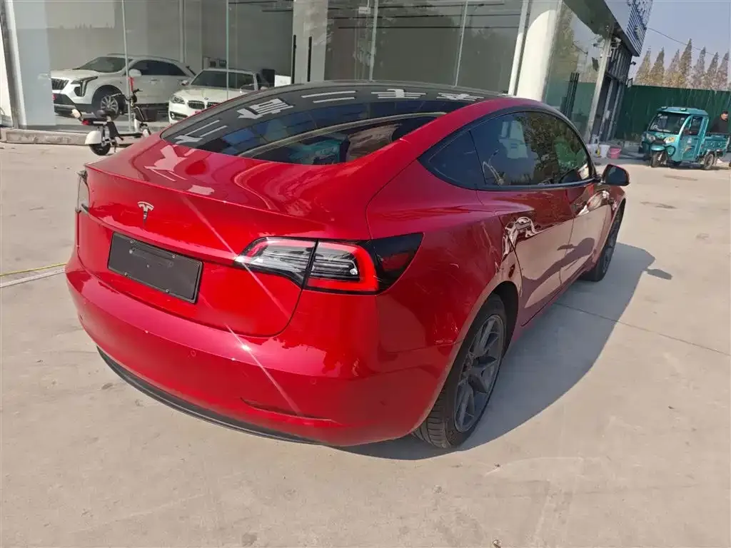 Tesla Model 3 — фото 7