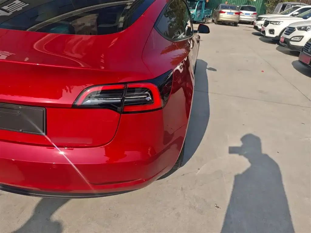 Tesla Model 3 — фото 8