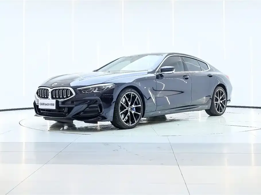 BMW 8 Series — фото 1