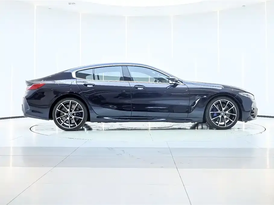 BMW 8 Series — фото 4