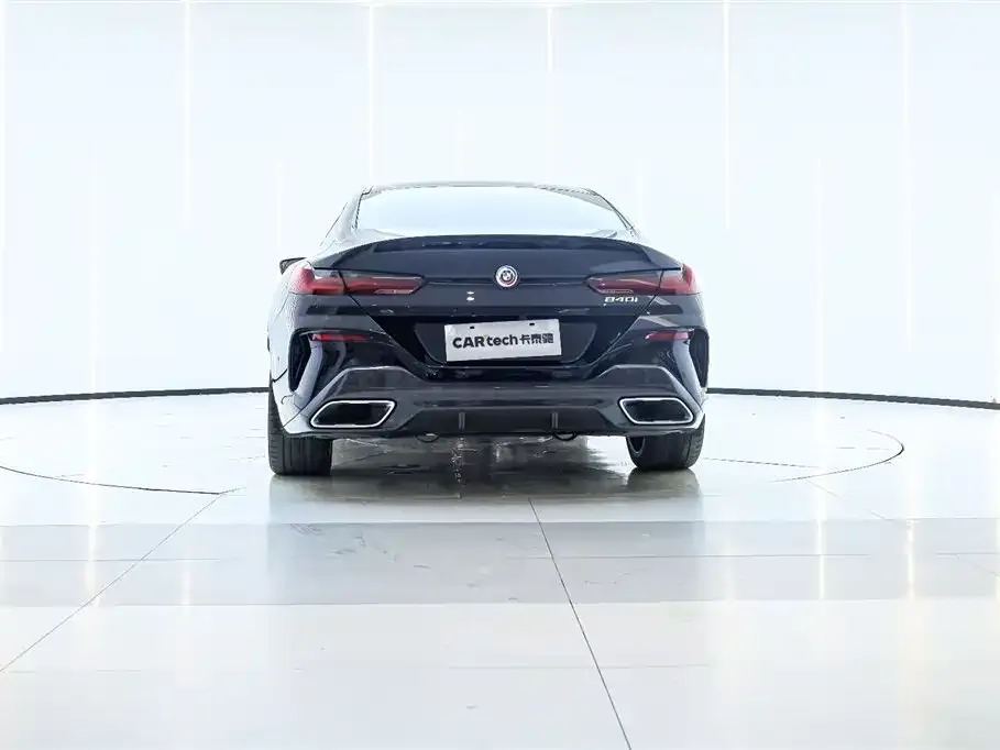 BMW 8 Series — фото 6