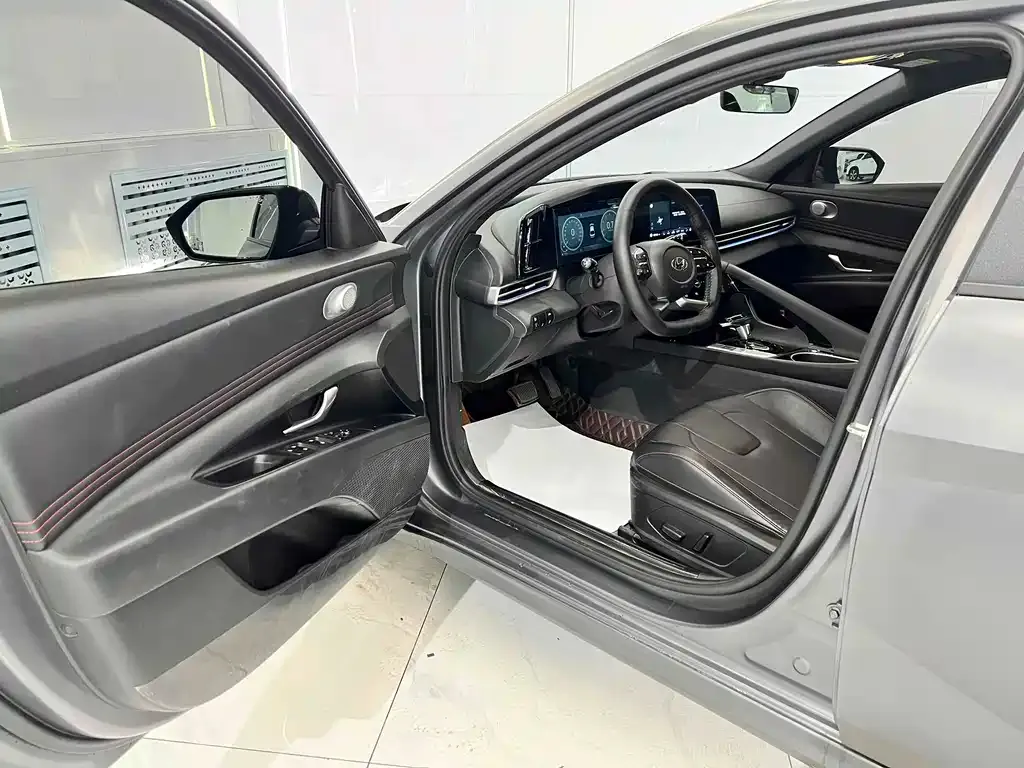 Hyundai Elantra 2022 из CN, фото 9