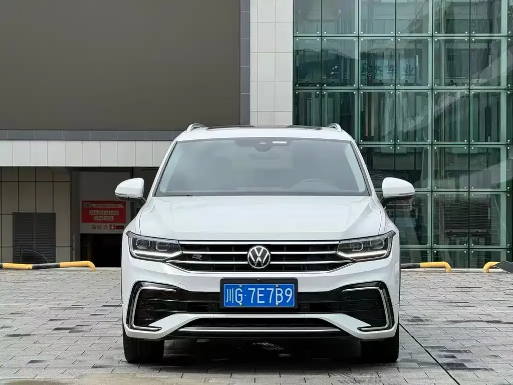 Volkswagen Tiguan L — фото 2