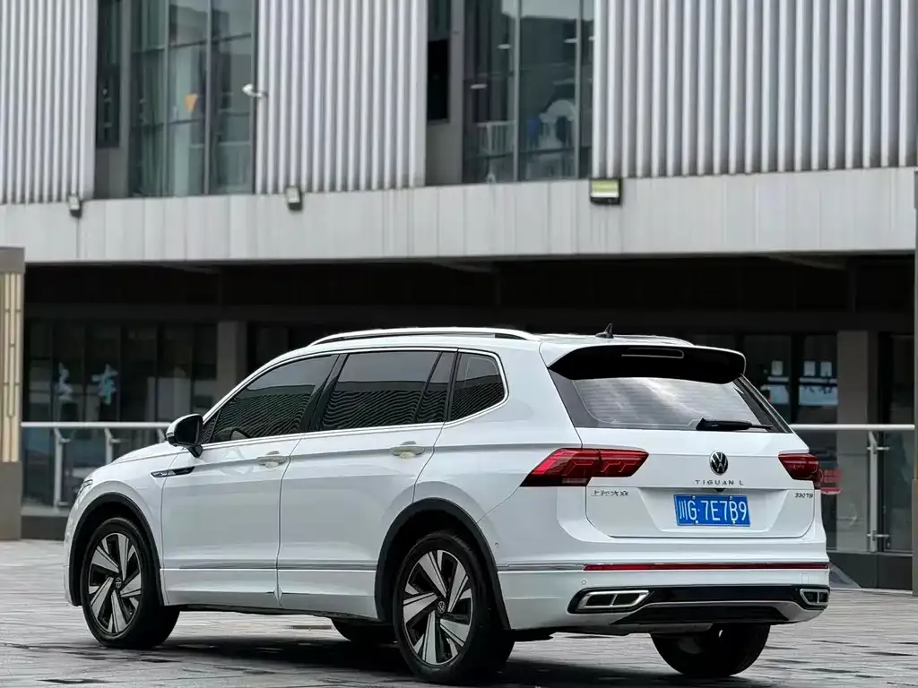 Volkswagen Tiguan L — фото 7