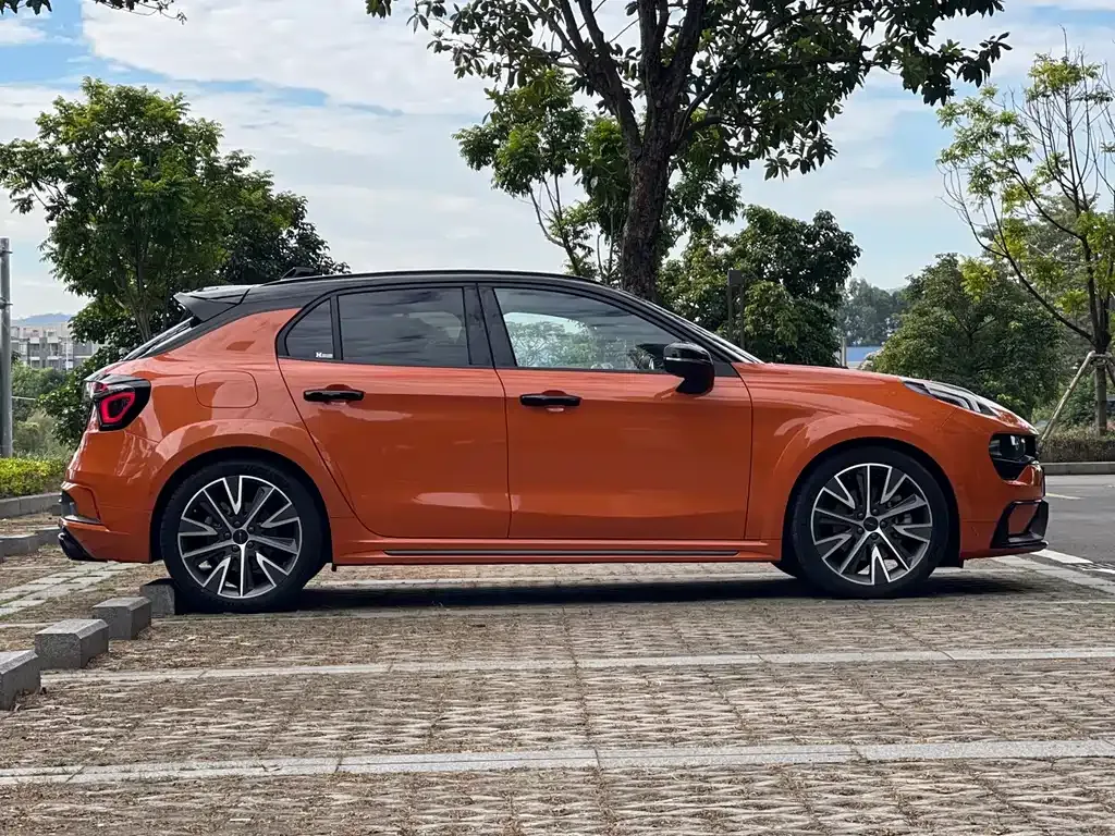 Lynk & Co 02 Hatchback — фото 4