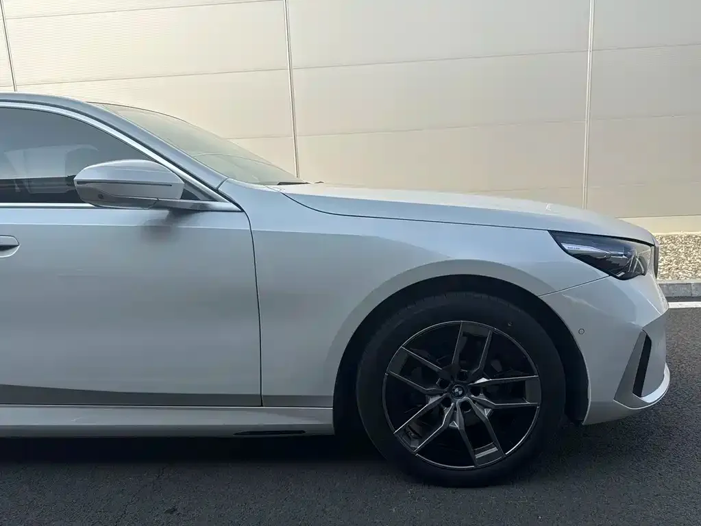 BMW i5 2025 из CN, фото 4