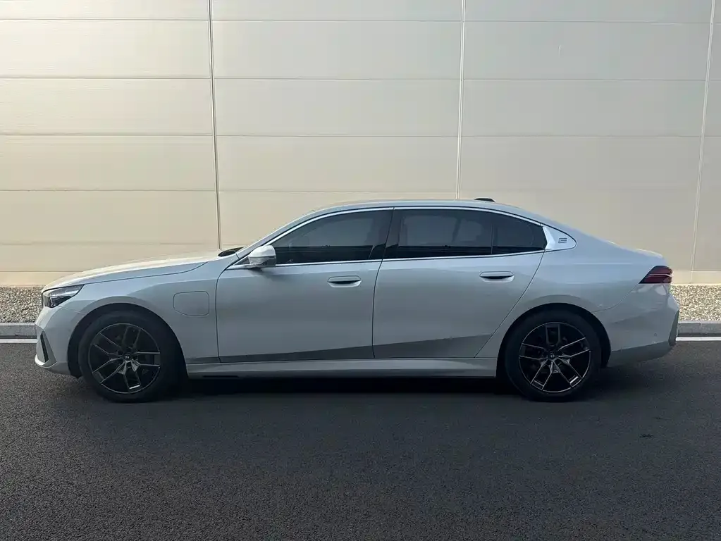BMW i5 2025 из CN, фото 5