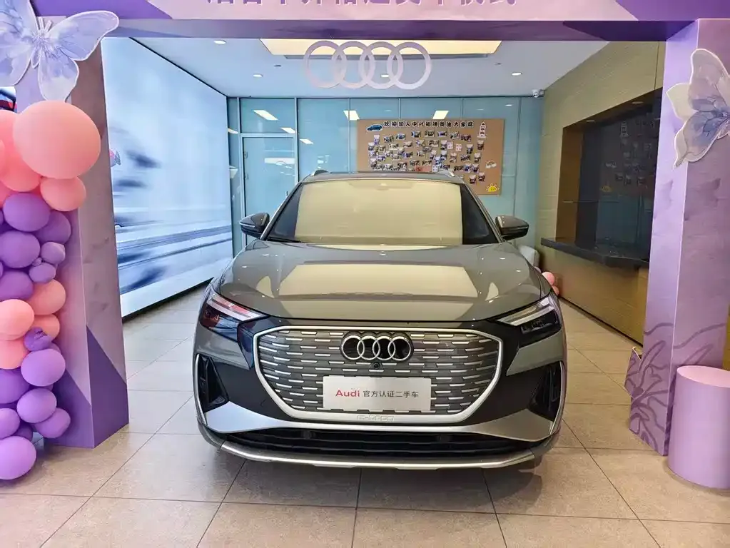 Audi Q4 e-tron — фото 1