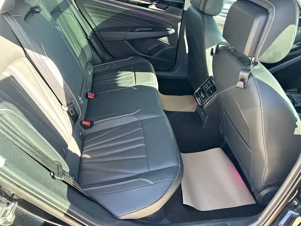Volkswagen Passat 2024 из CN, фото 10