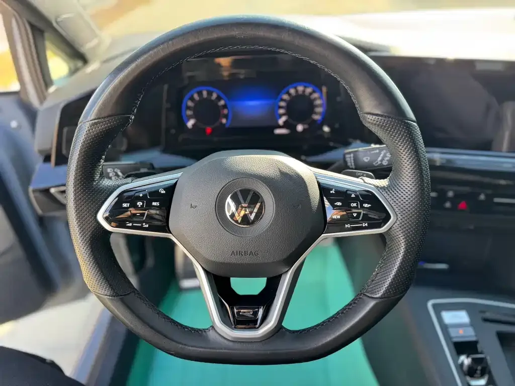 Volkswagen Golf 2022 из CN, фото 4