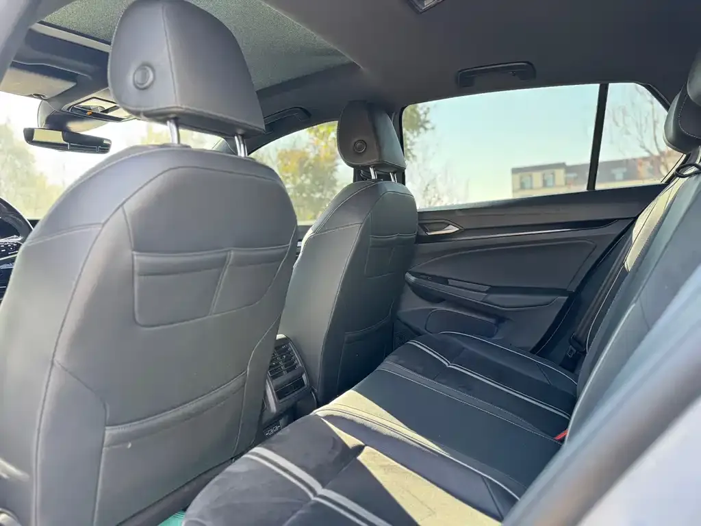 Volkswagen Golf 2022 из CN, фото 8
