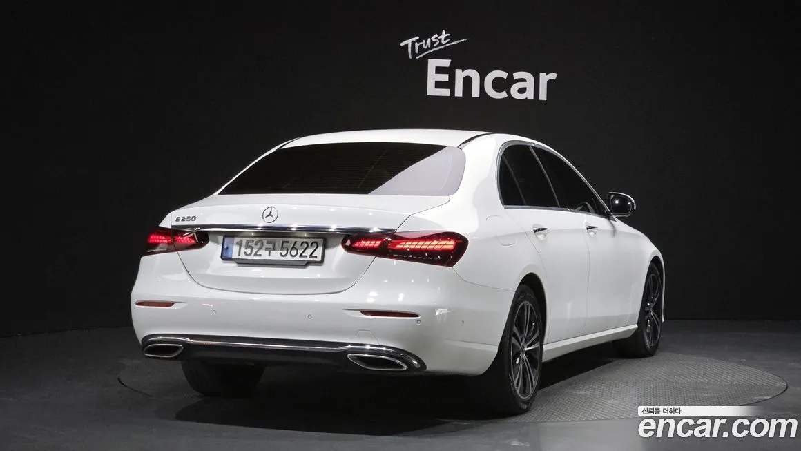 Mercedes-Benz E-Class — фото 2