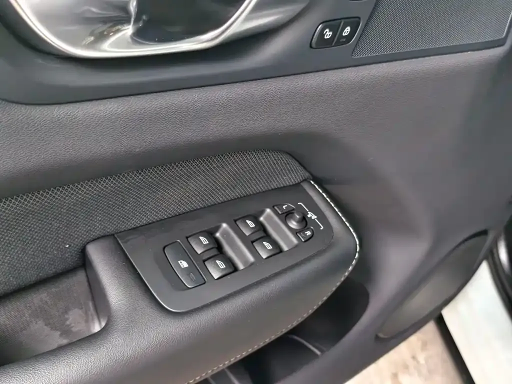 Volvo XC60 2024 из CN, фото 8