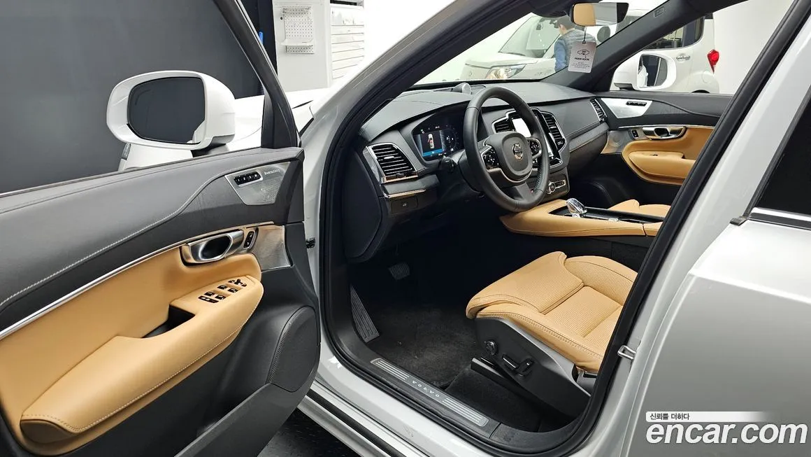 Volvo XC90 — фото 10