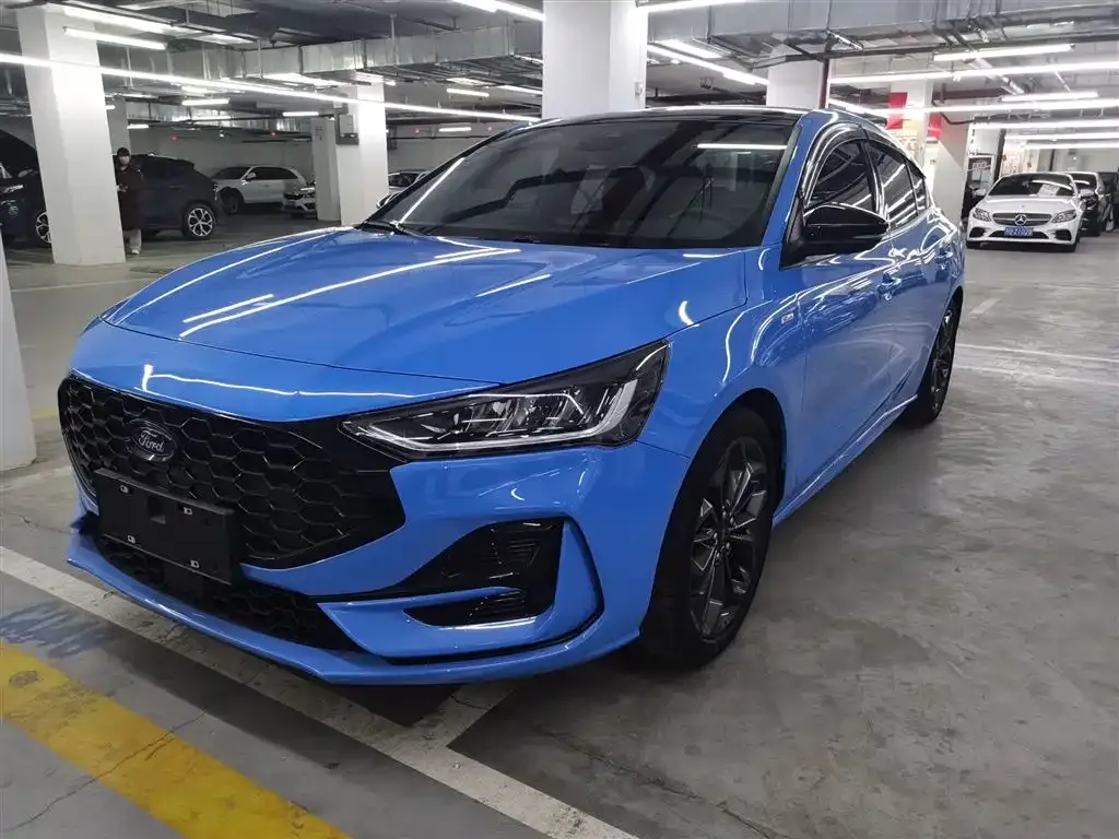 Ford Focus 2023 из CN, фото 2