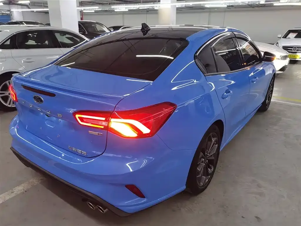 Ford Focus 2023 из CN, фото 7