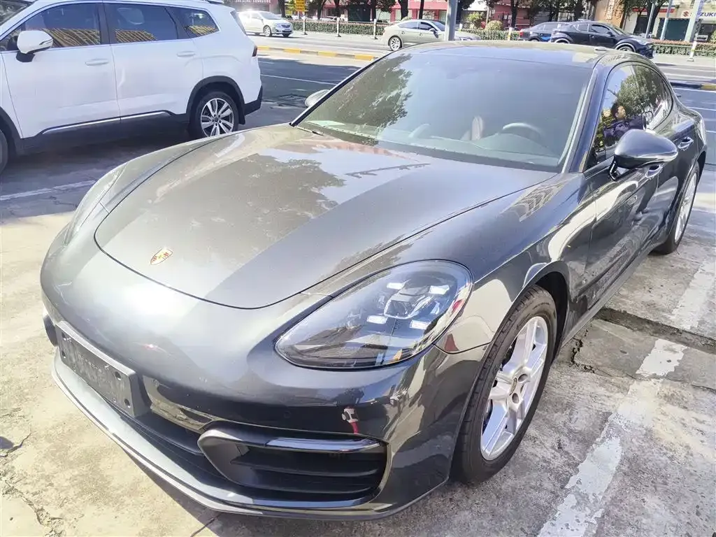 Porsche Panamera — фото 1