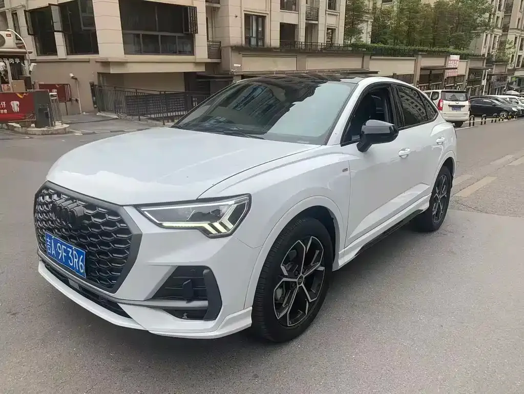 Audi Q3 Sportback 2023 из CN, фото 1