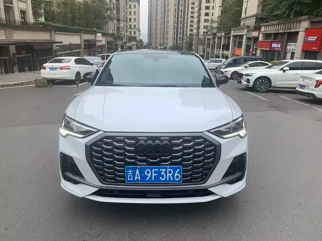 Audi Q3 Sportback 2023 из CN, фото 2