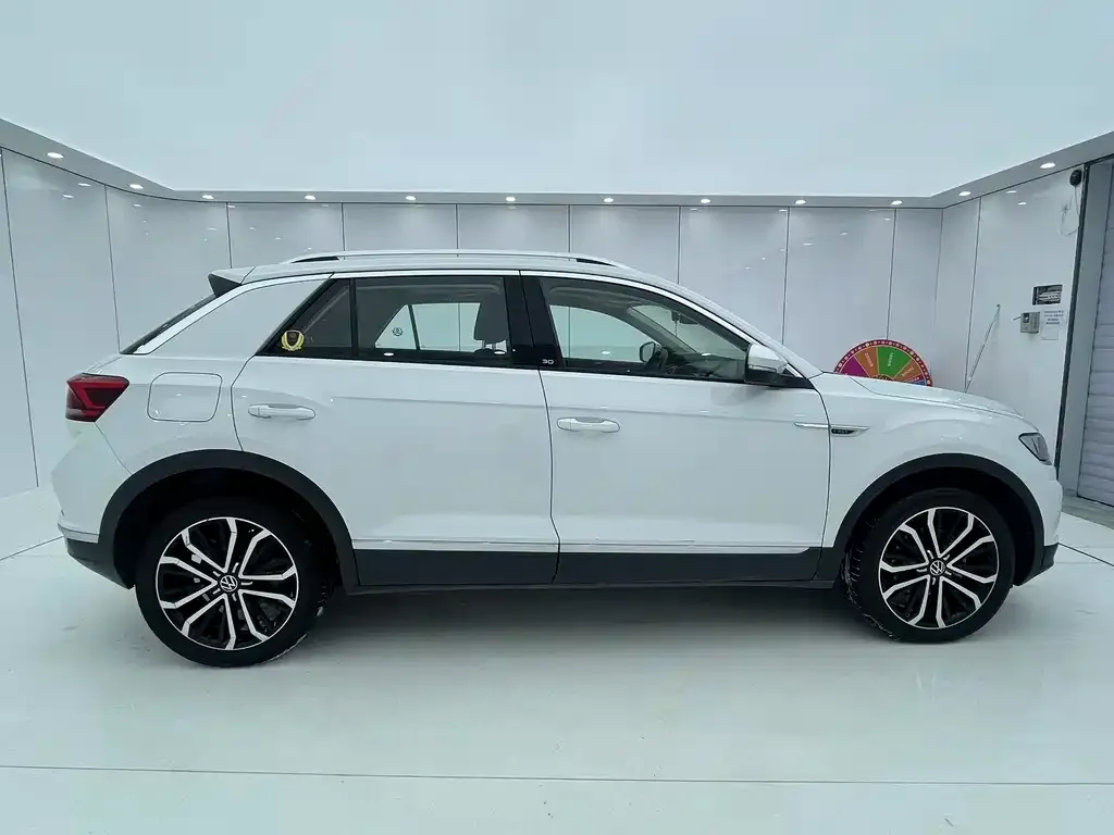 Volkswagen T-Roc — фото 10