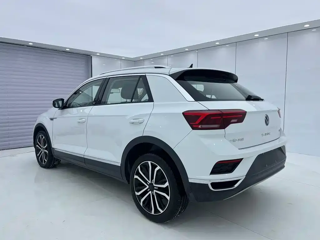Volkswagen T-Roc — фото 6
