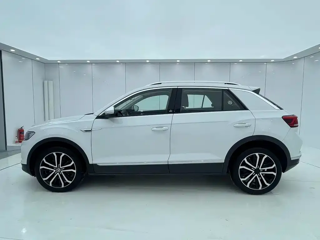 Volkswagen T-Roc — фото 9