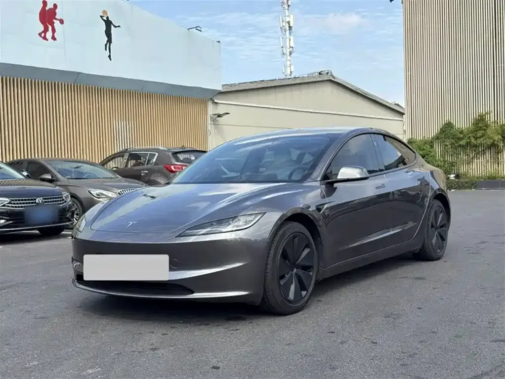 Tesla Model 3 — фото 1