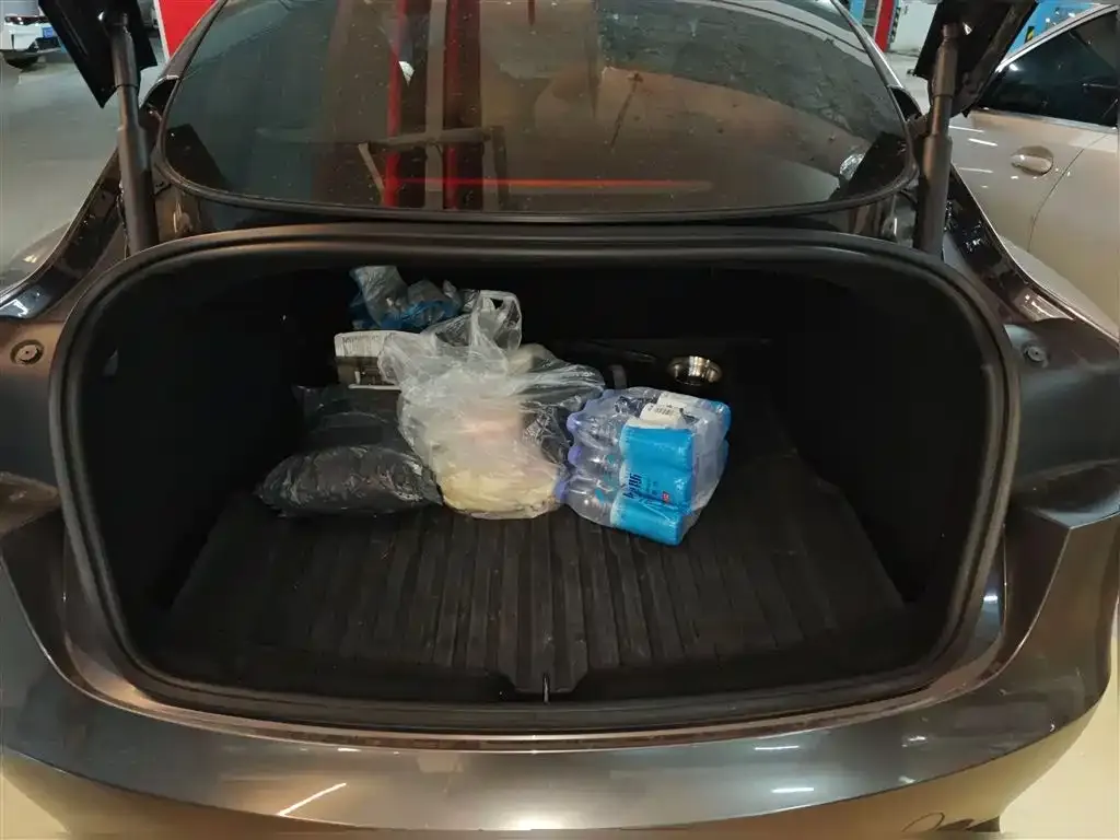 Tesla Model 3 — фото 10
