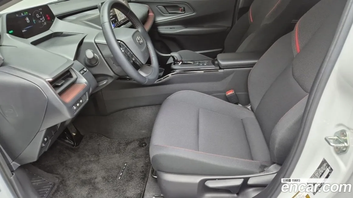 Toyota Prius 2024 из KR, фото 10