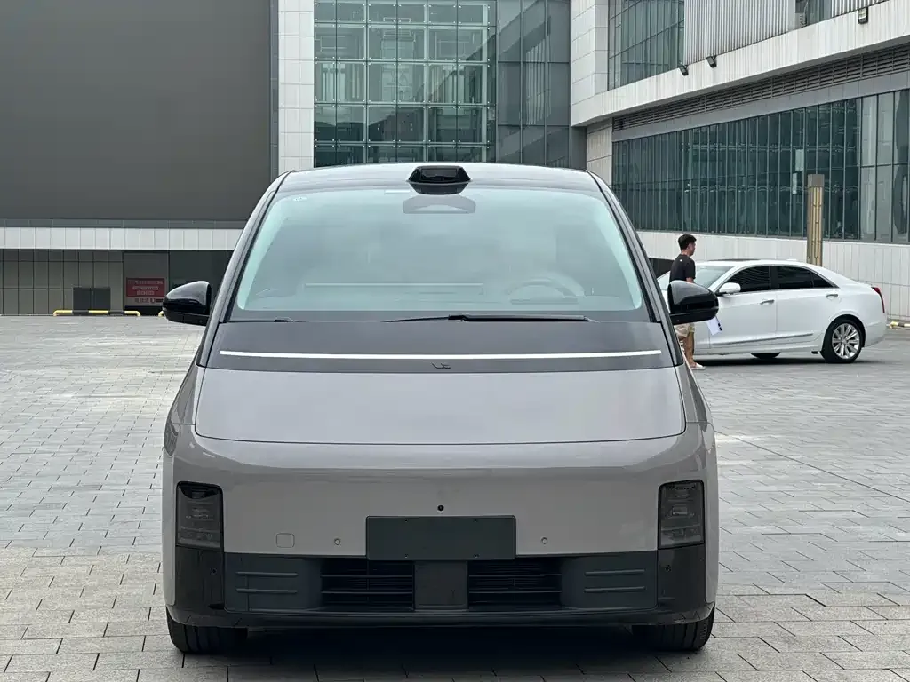 Li Auto MEGA — фото 2