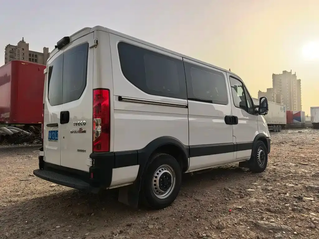 IVECO Ousheng 2021 из CN, фото 4