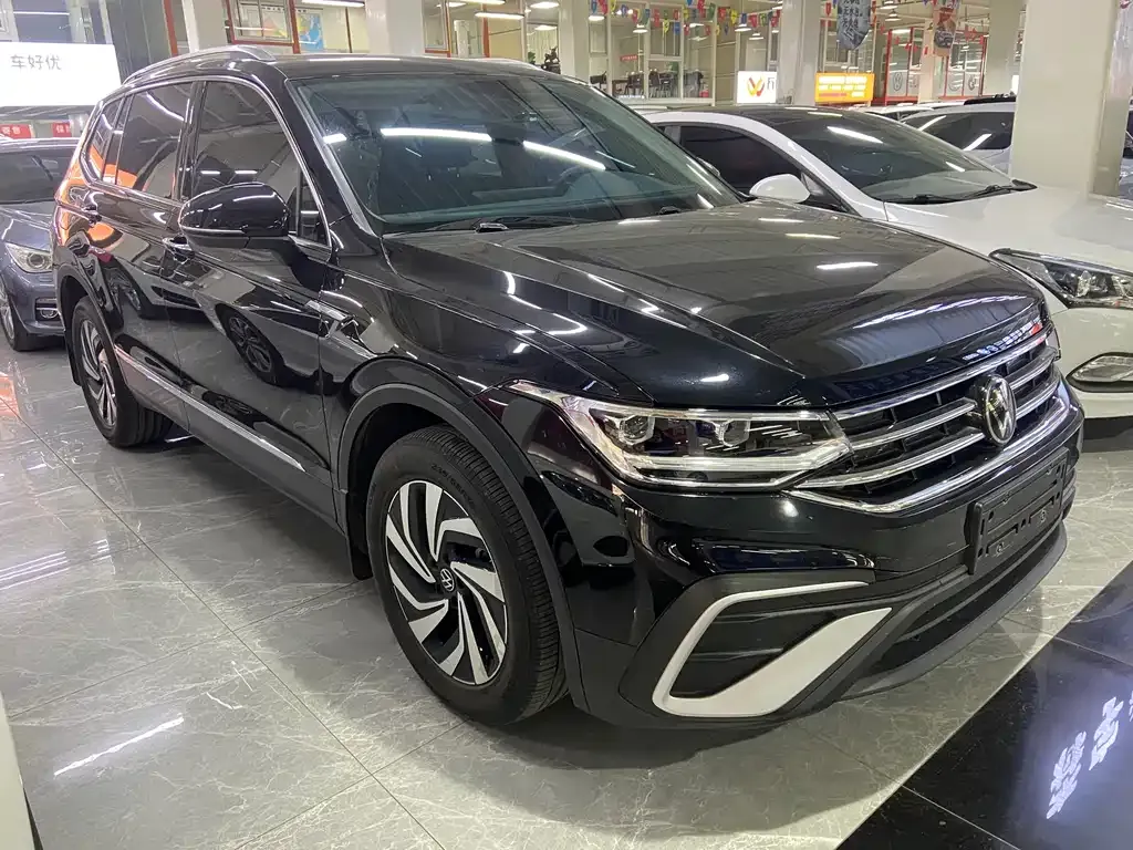 Volkswagen Tiguan L — фото 3