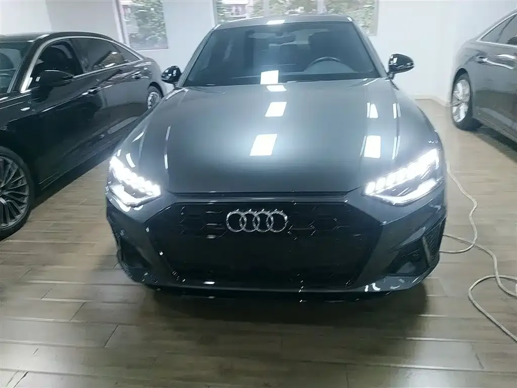 Audi A4L 2023 из CN, фото 3