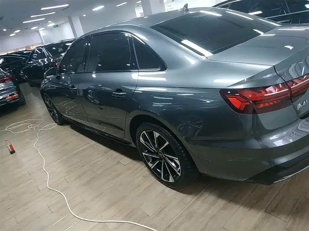 Audi A4L 2023 из CN, фото 5
