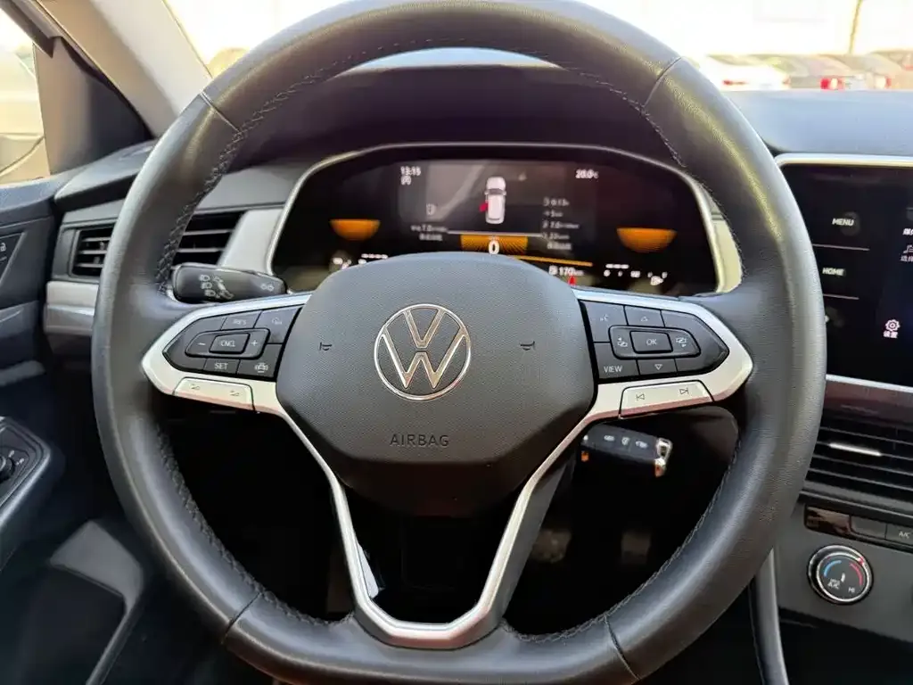 Volkswagen Bora 2023 из CN, фото 10