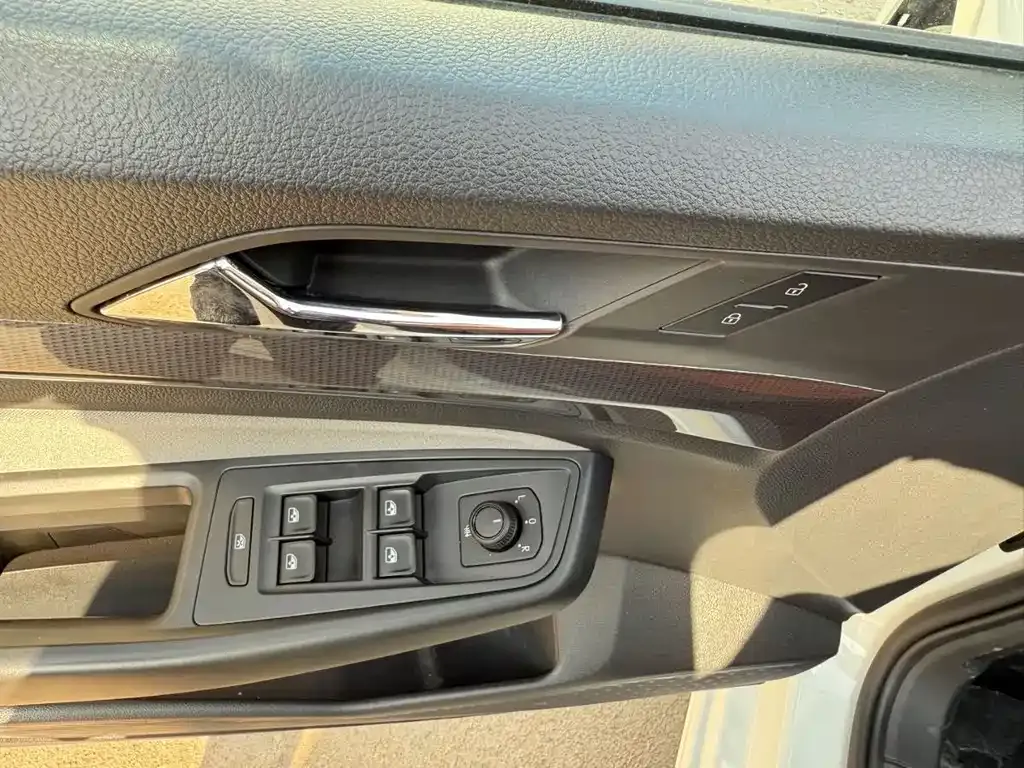 Volkswagen Bora 2023 из CN, фото 4