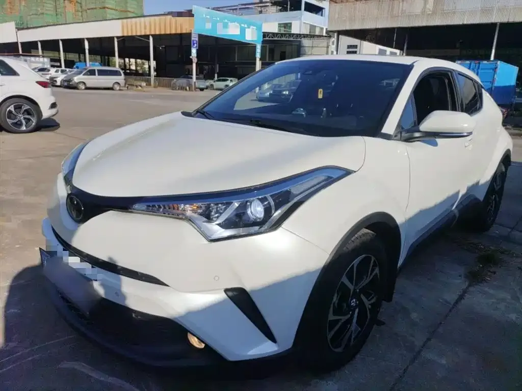 Toyota C-HR — фото 1