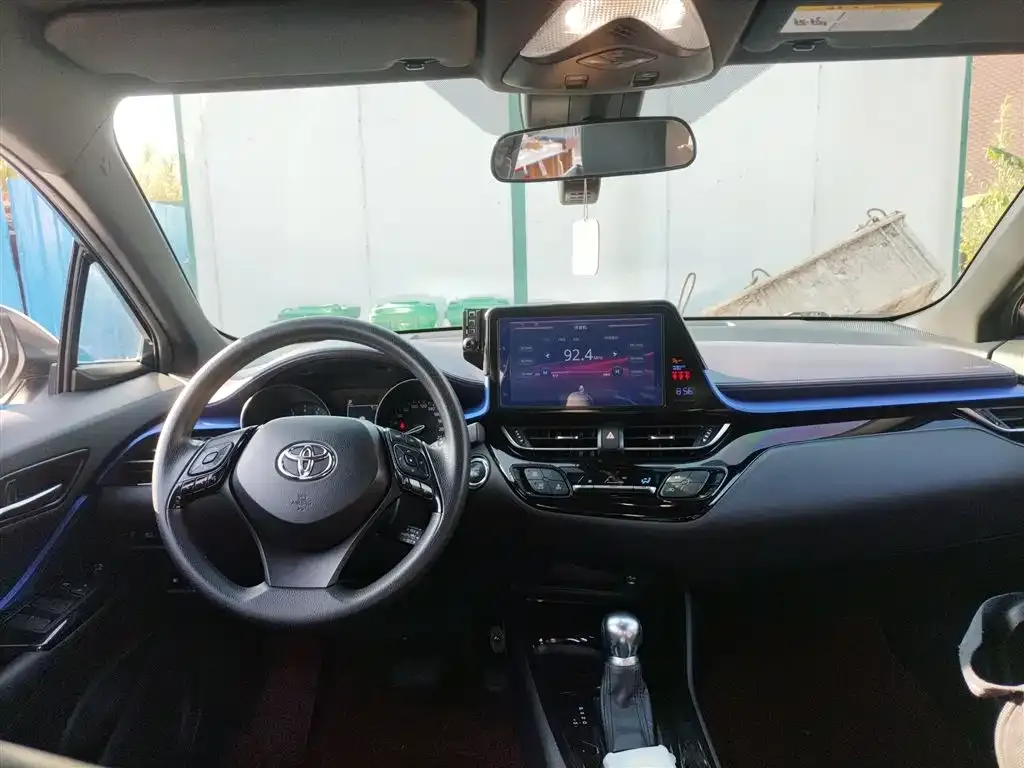 Toyota C-HR — фото 10