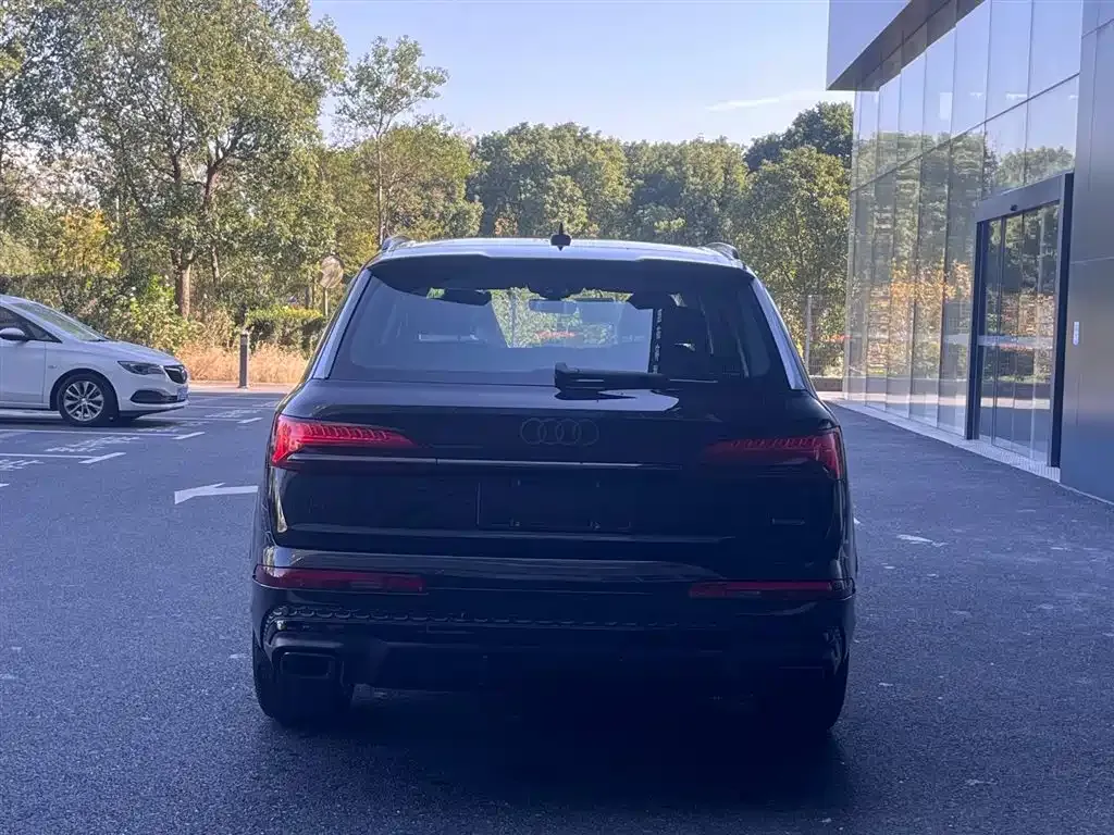 Audi Q7 2025 из CN, фото 3