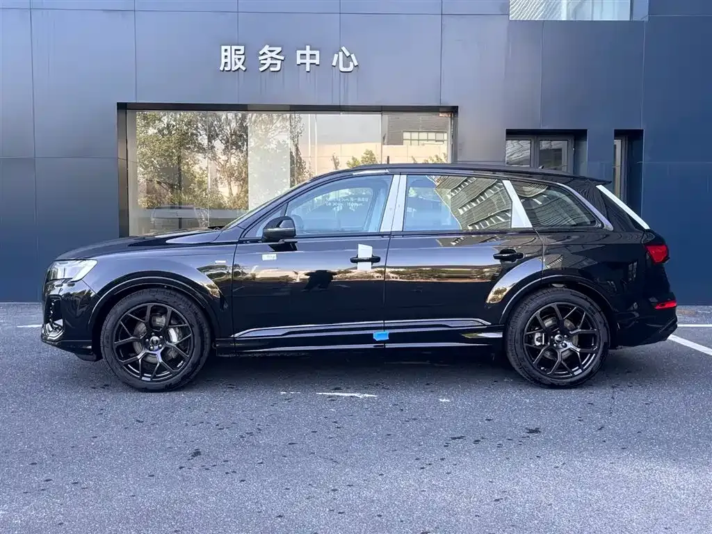Audi Q7 2025 из CN, фото 4