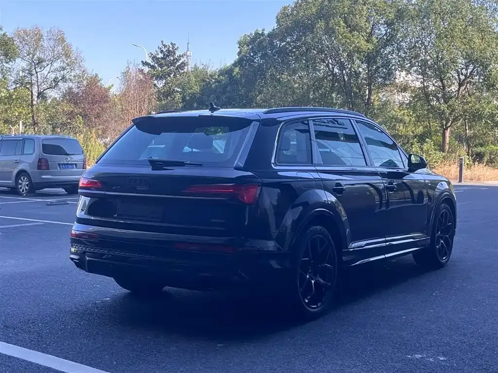 Audi Q7 2025 из CN, фото 5