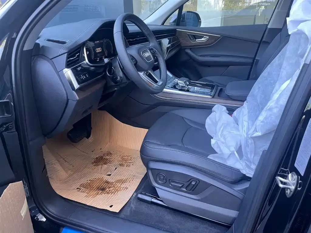 Audi Q7 2025 из CN, фото 7