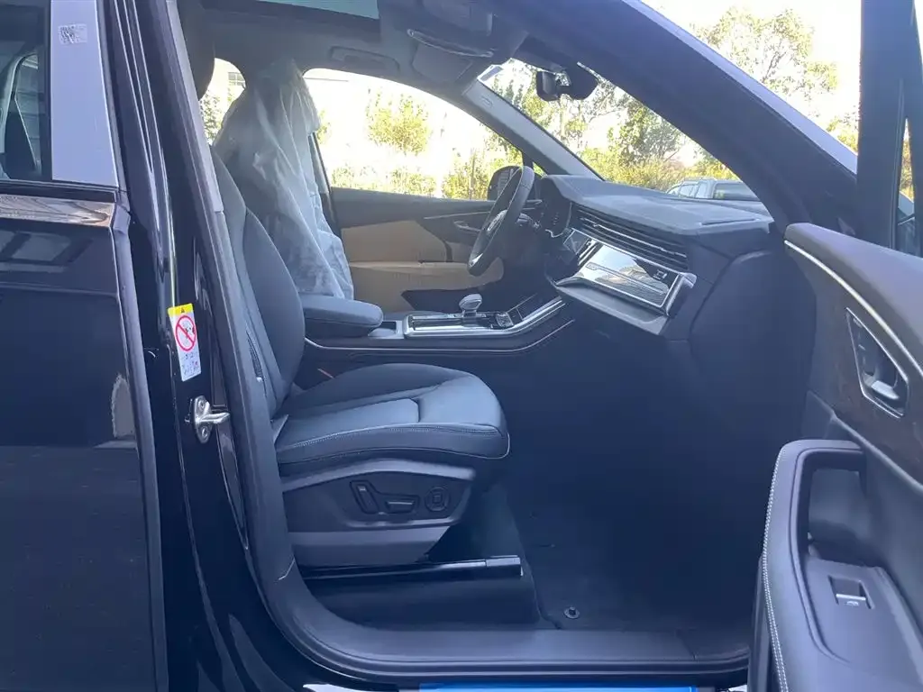 Audi Q7 2025 из CN, фото 9