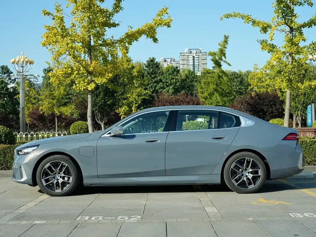 BMW i5 2025 из CN, фото 2