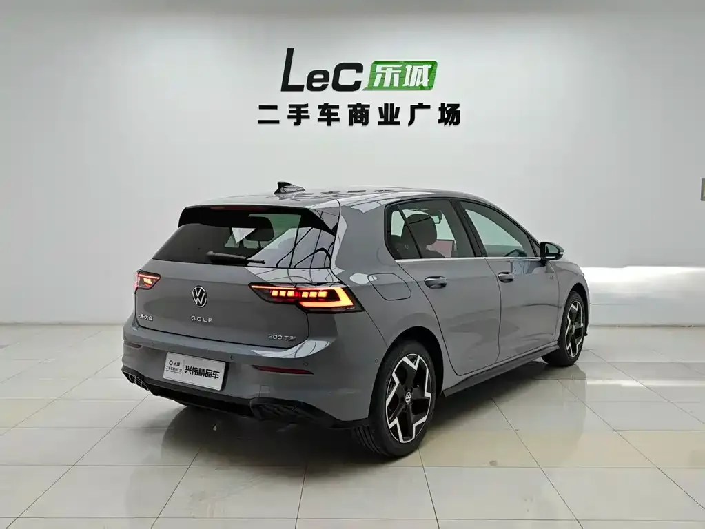 Volkswagen Golf 2025 из CN, фото 2